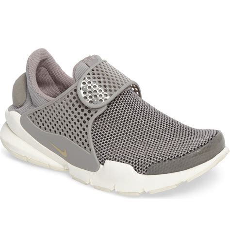 nike sock dart women's